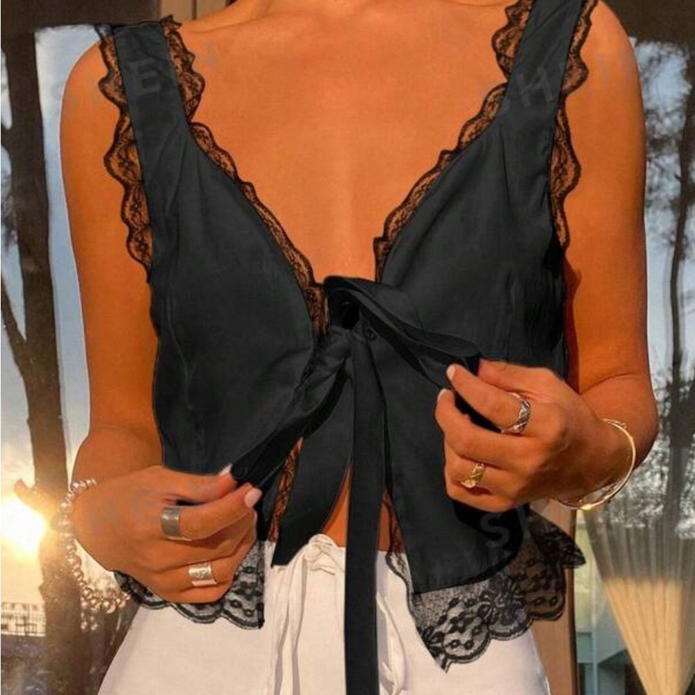 Black reversible lace top!!
